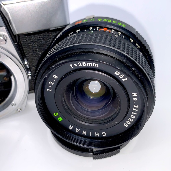 Minolta SRT101 35mm SLR Film Camera with Chinar 28mm f/2.8 Lens - Picture 7 of 10